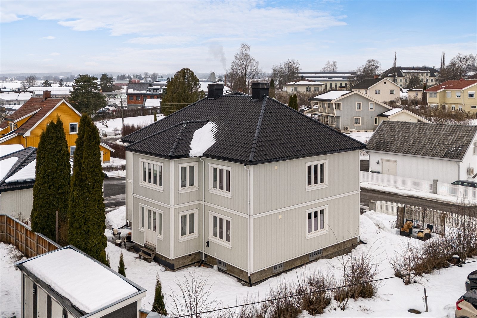 En herskapelig enebolig midt i Lena sentrum! Galleribilde