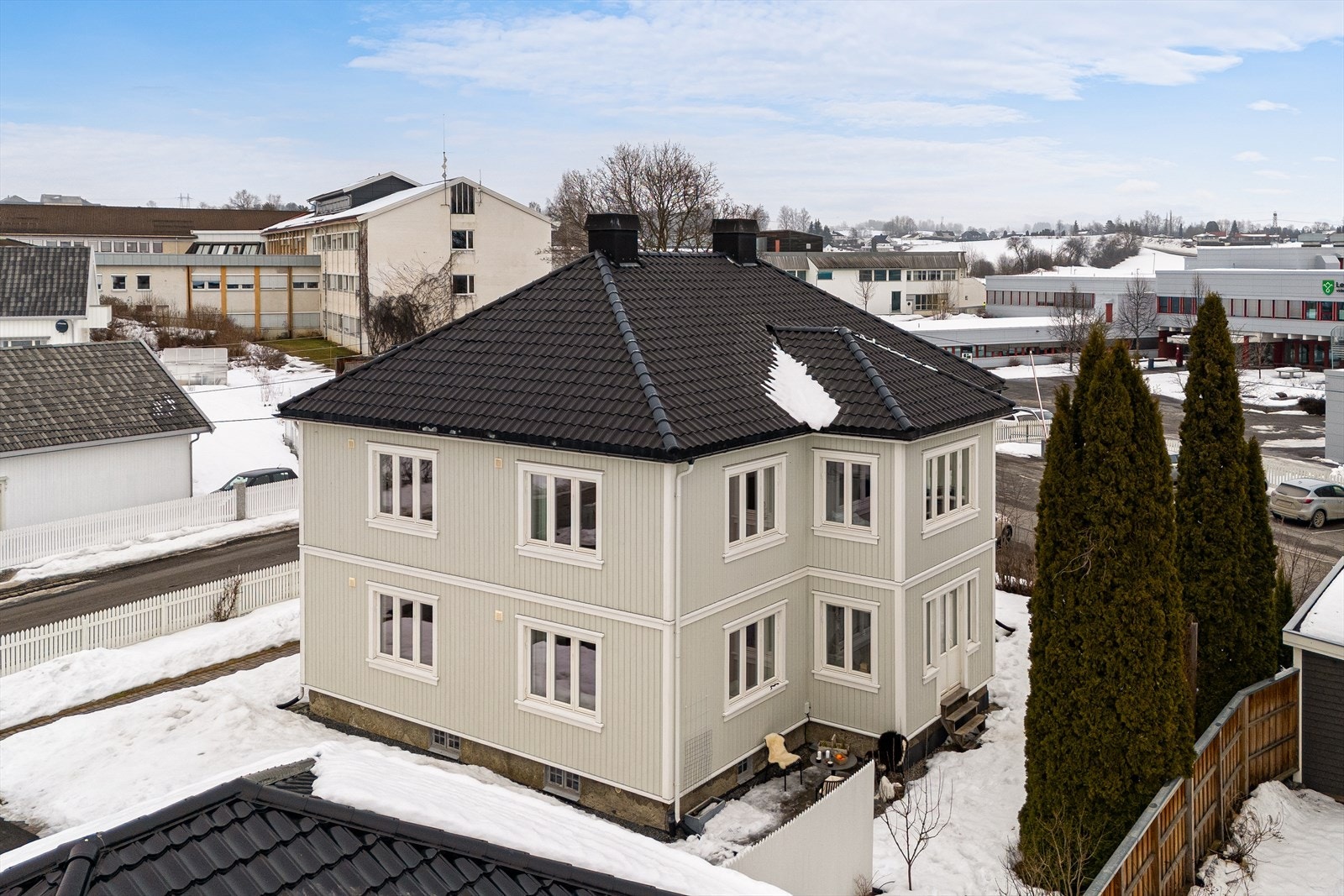 Meget sentral beliggenhet i Lena. Galleribilde