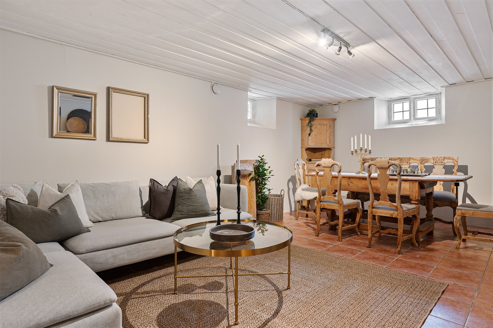 Godt med plass i kjellerstuen. Galleribilde