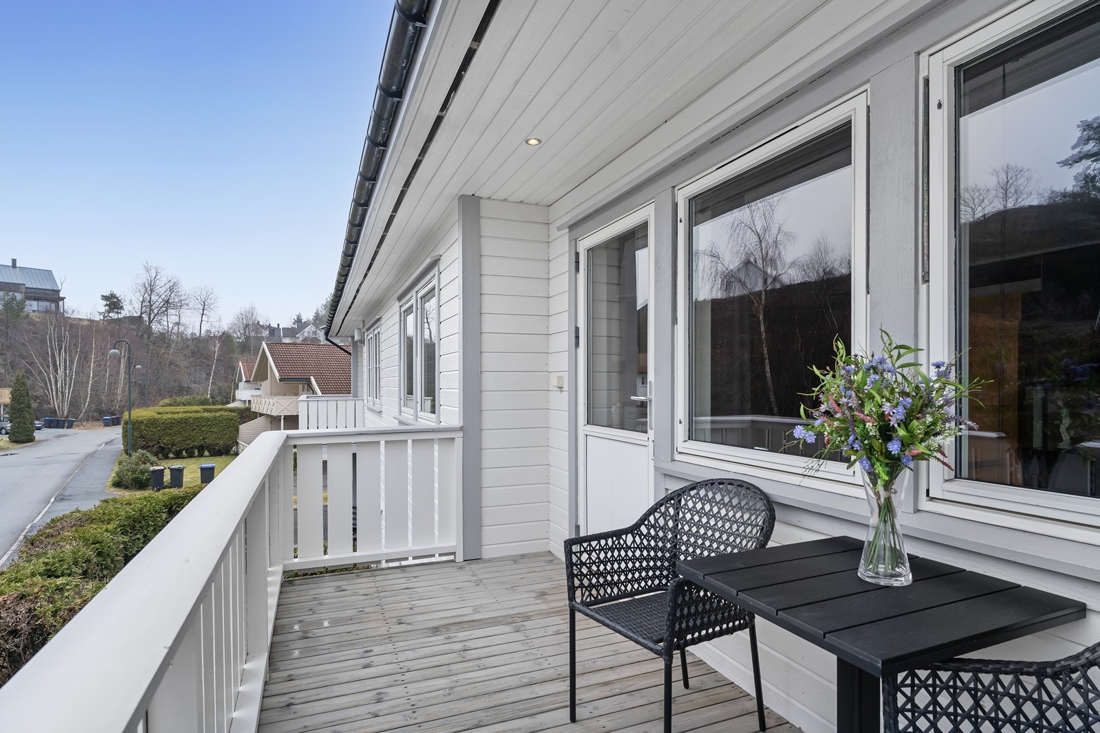 Gode solforhold på ettermiddag/kveld på terrassen. Galleribilde