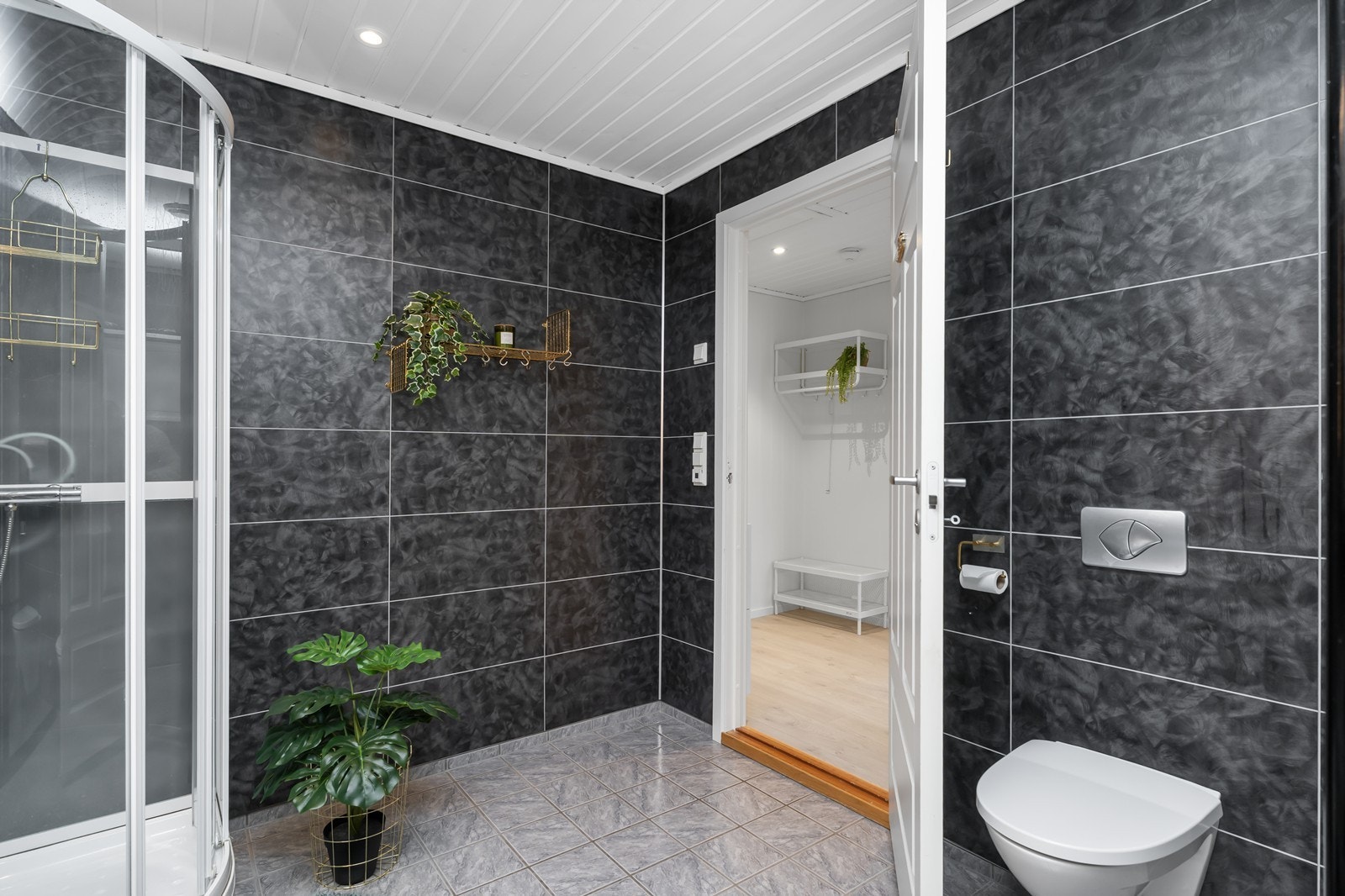 Stort og praktisk bad Galleribilde