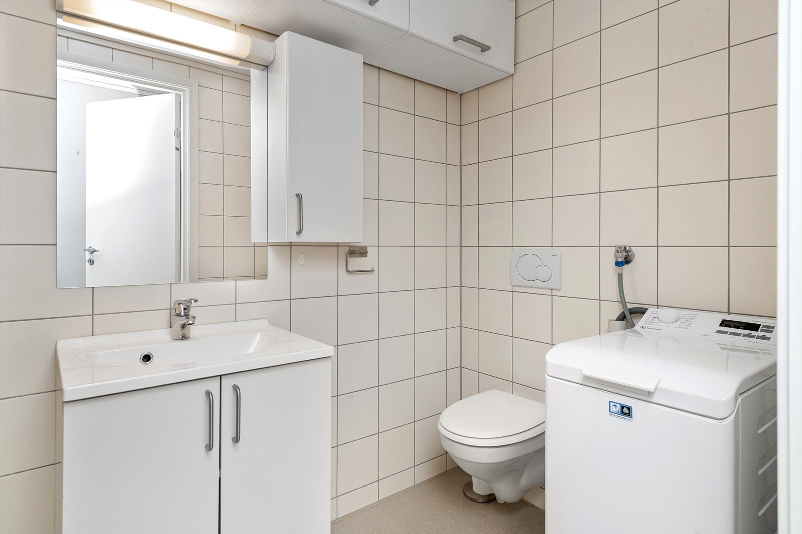 Helfliset bad/wc med vannbåren gulvvarme Galleribilde