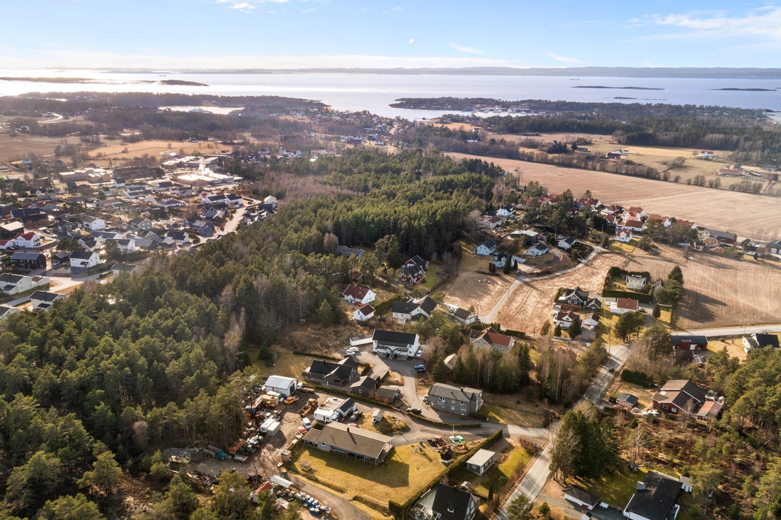 Nærhet til natur, sjø og flotte turområder. Galleribilde
