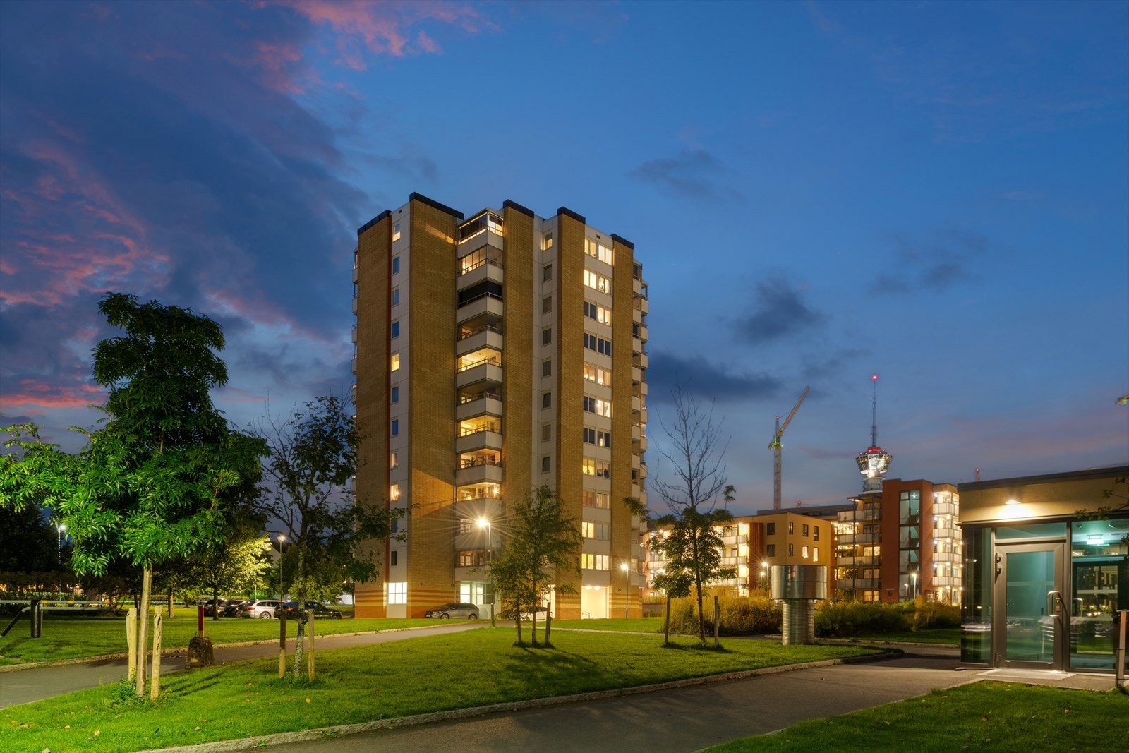 Fasade kveldtid Galleribilde