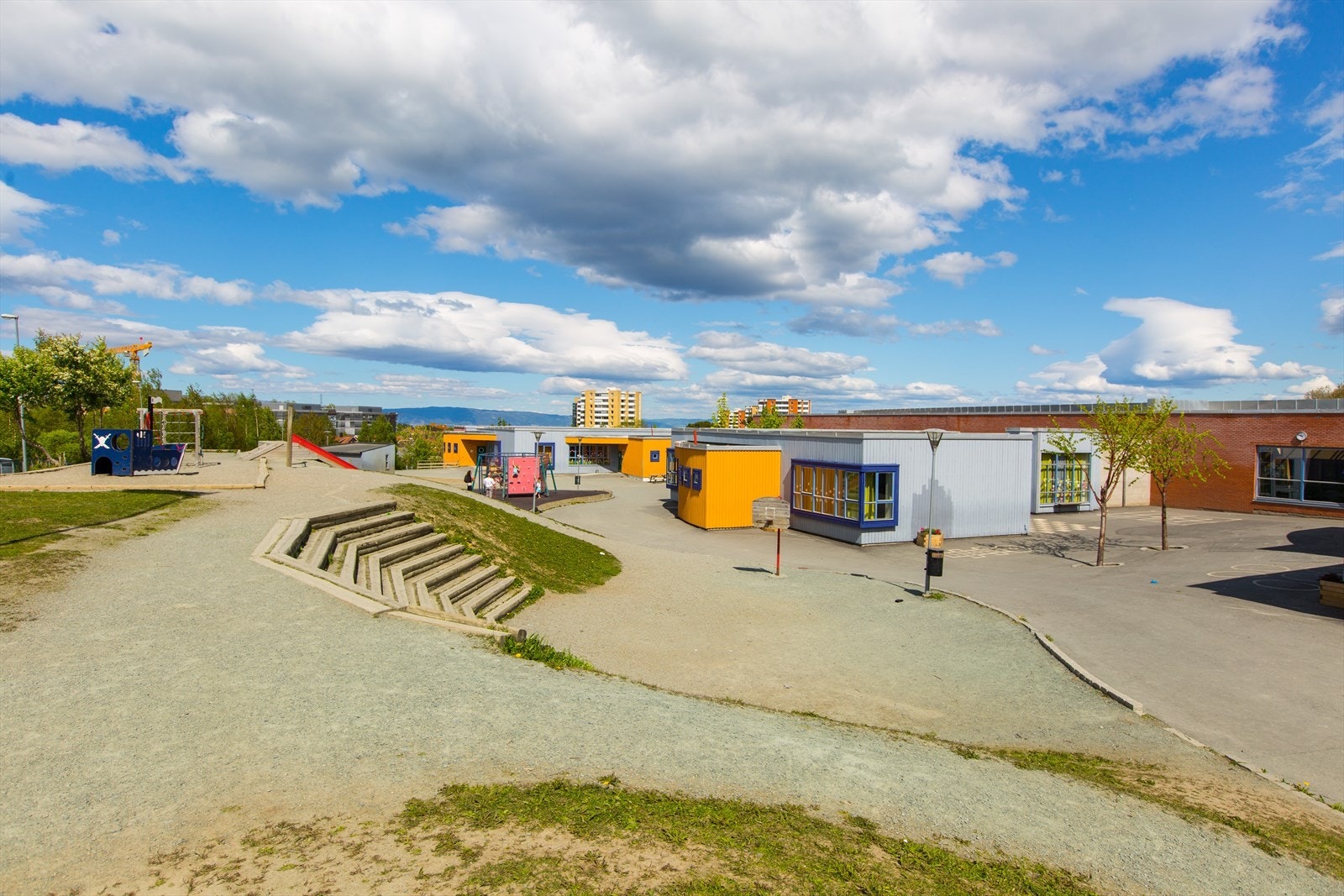 Eberg skole ligger en kort spasertur unna. Galleribilde