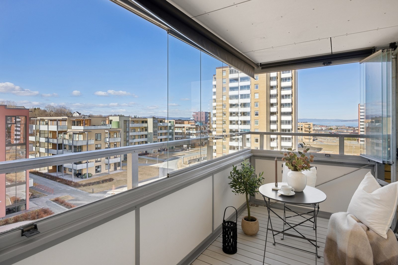 Utsikt mot fjorden fra balkong nr 2 Galleribilde