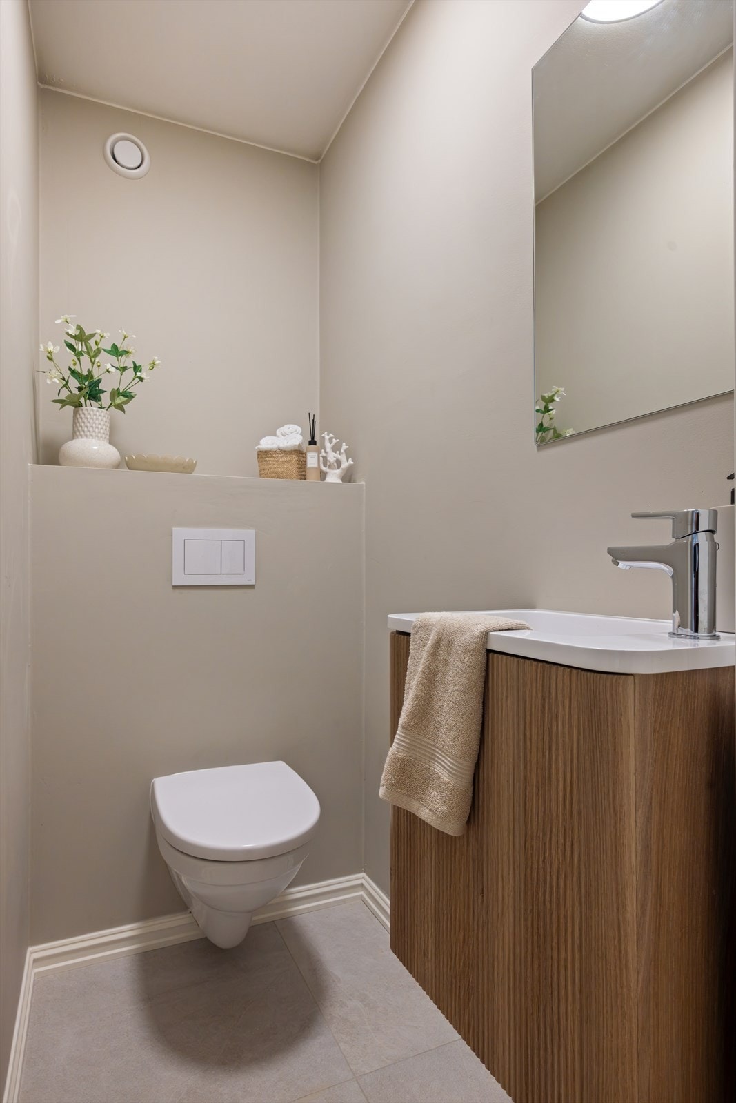 Pratisk med separat wc Galleribilde