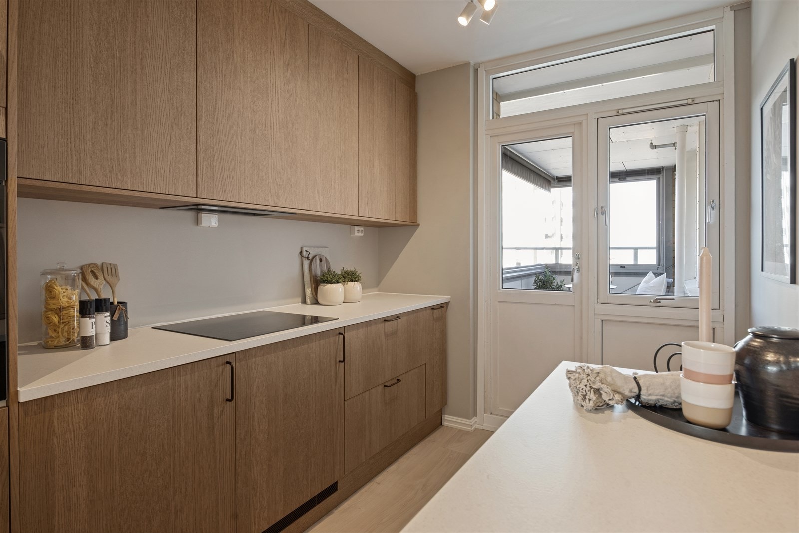 Kjøkken mot balkong nr 2 Galleribilde