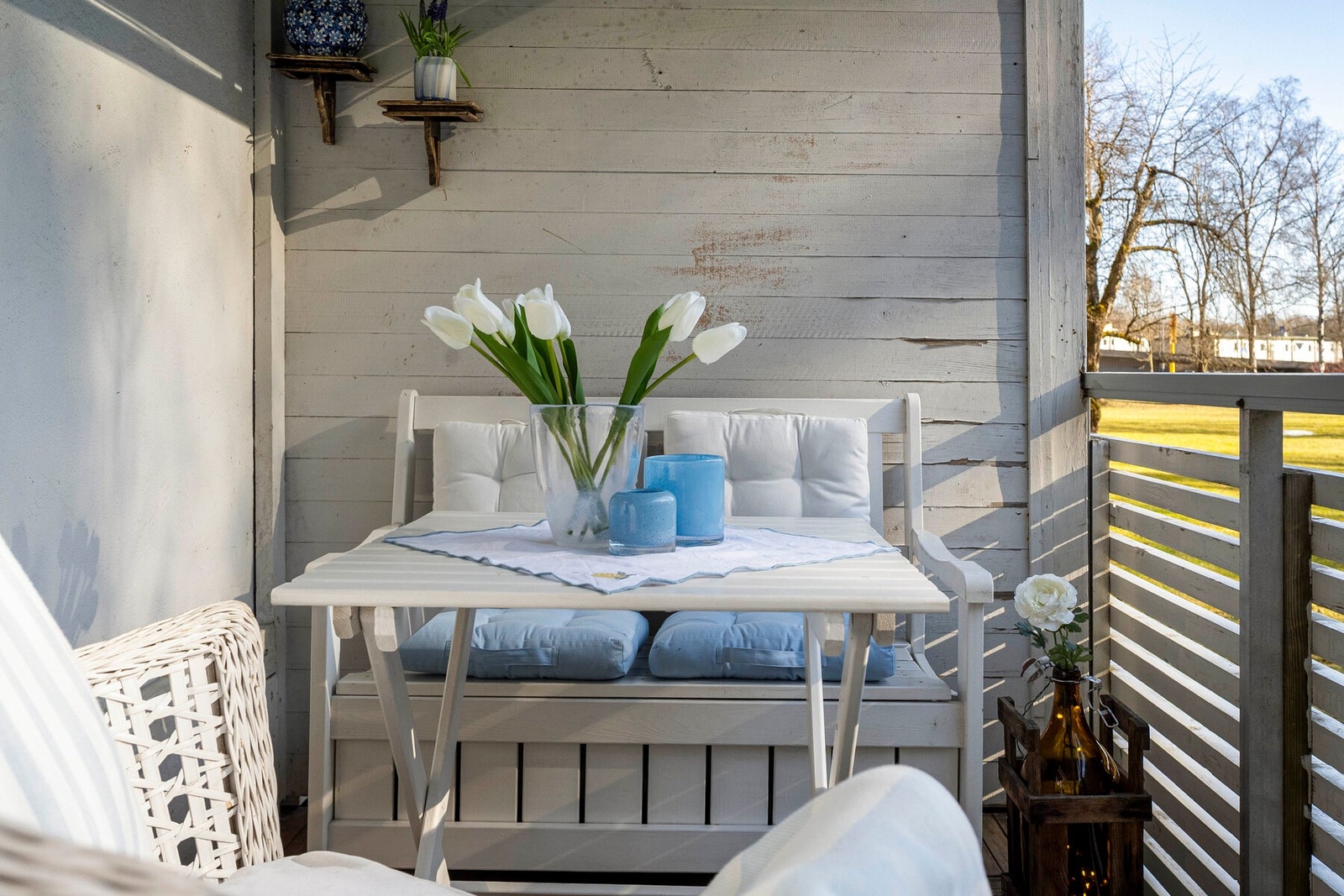 Her har du god plass til en sittegruppe, grill og dekorativ beplantning. Galleribilde