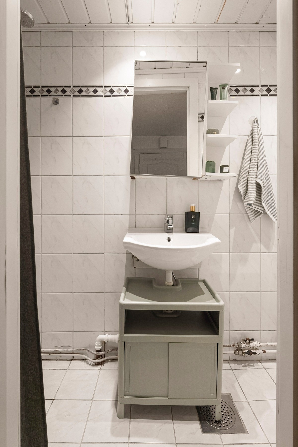Badet har fått tilstandsgrad 3, og bør renoveres. Galleribilde
