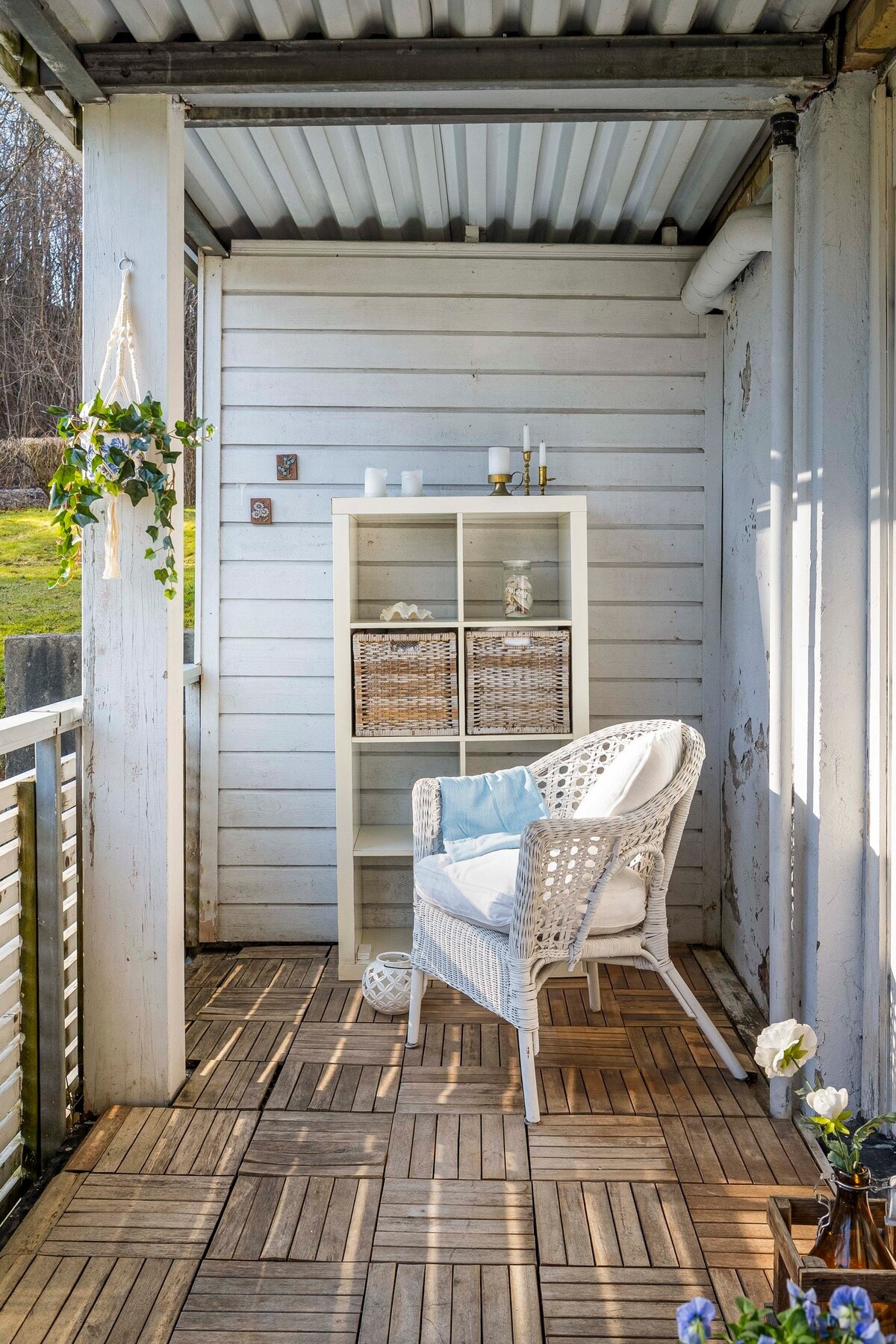 Her har du god plass til en sittegruppe, grill og dekorativ beplantning. Galleribilde