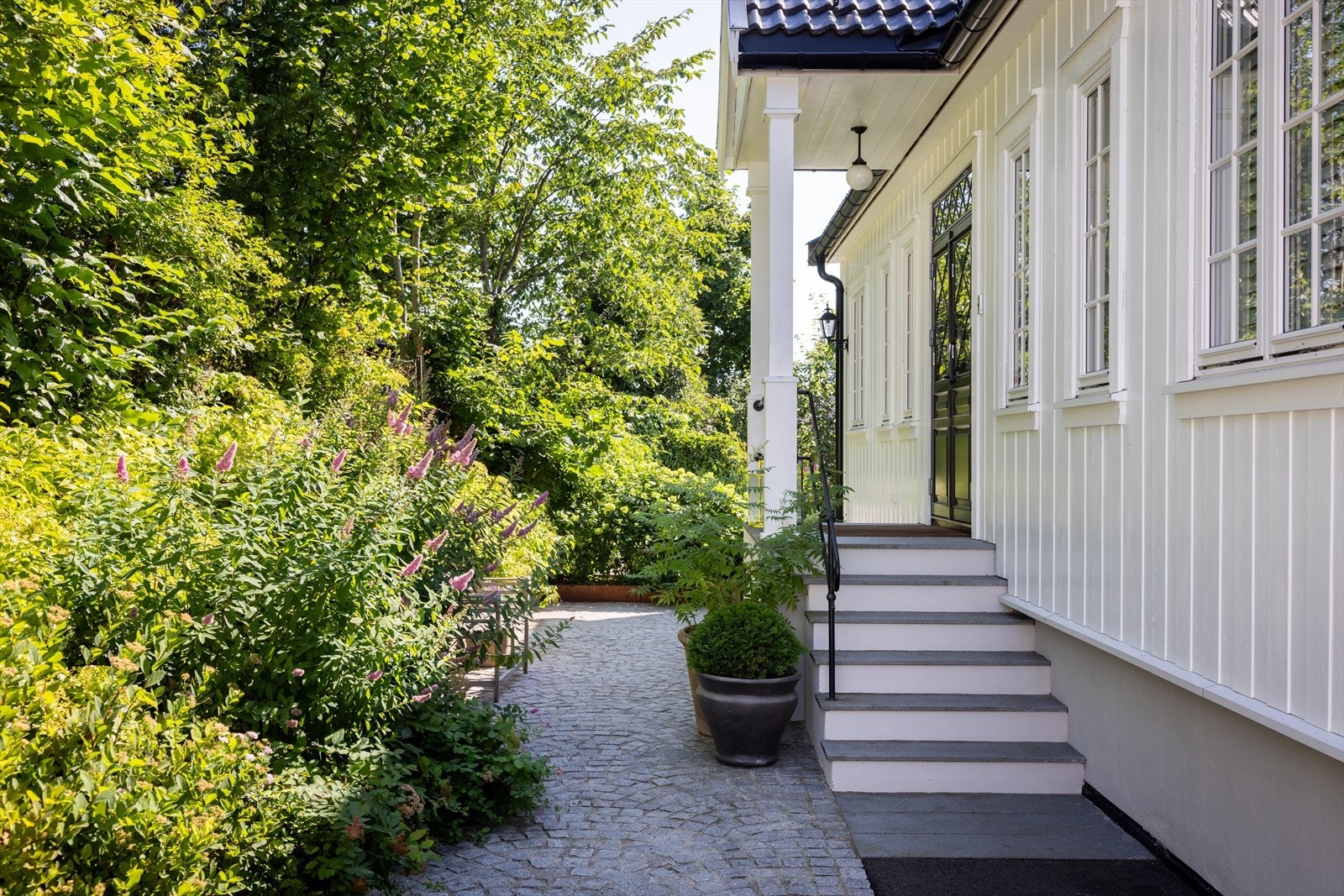 Boligen strekker seg over tre plan pluss kaldtloft. Galleribilde