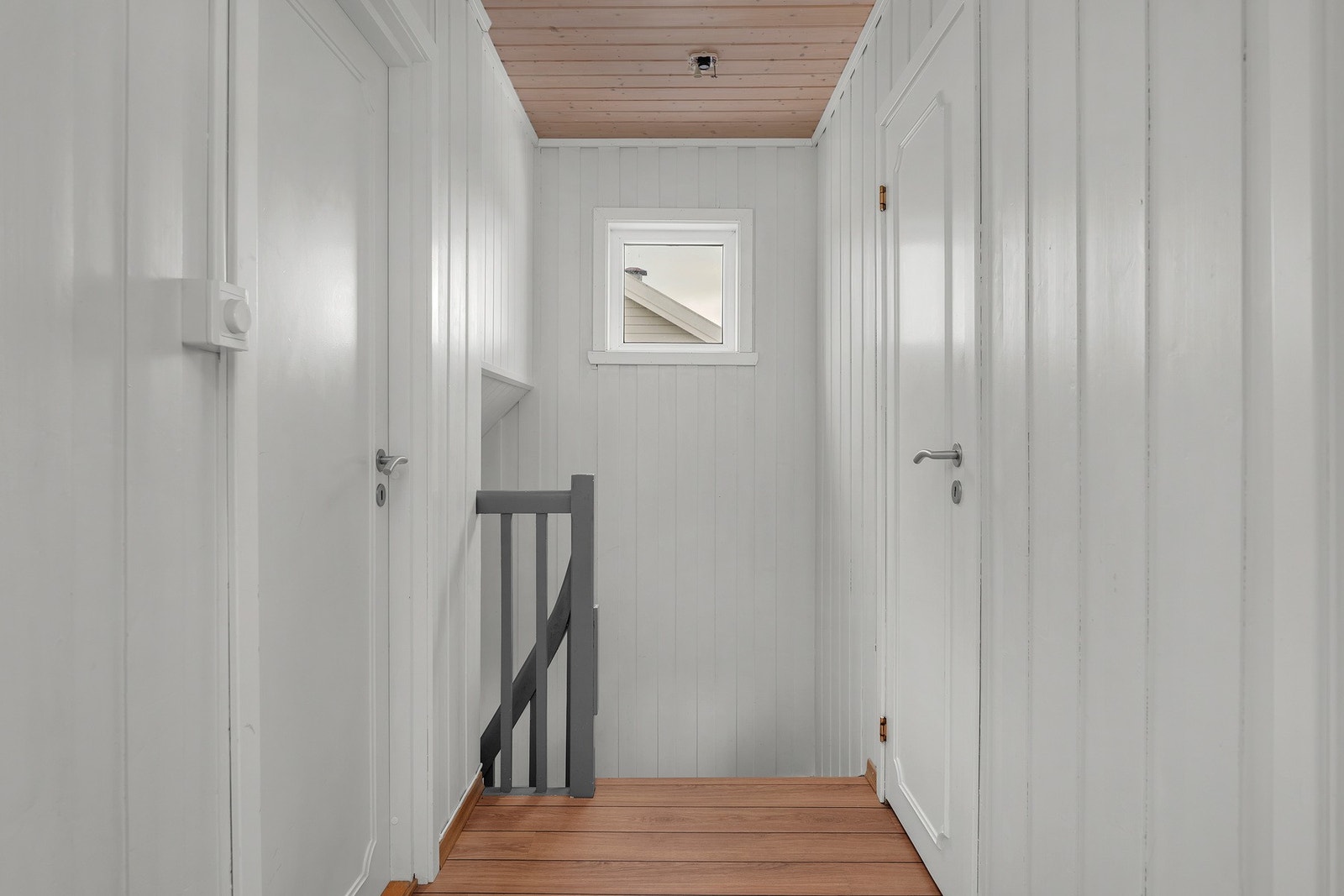 Gang i 2.etasje - videre ned til kjelleren Galleribilde