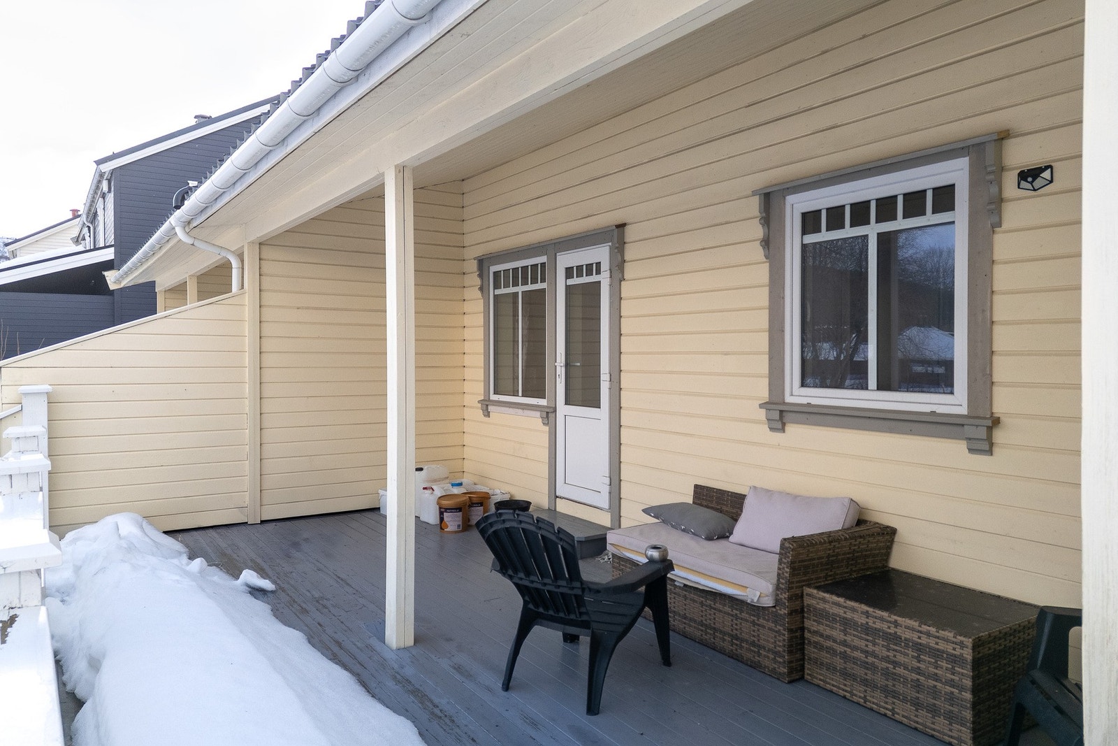 Takoverbygd terrasse med gode solforhold Galleribilde