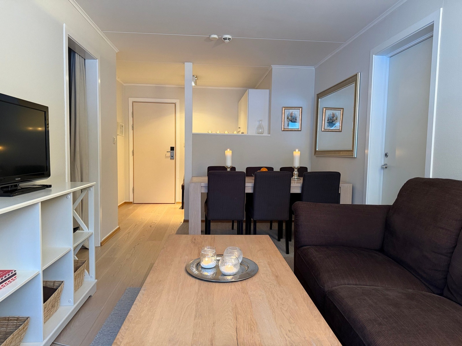 En meget praktisk leilighet med 6-8 sengeplasser, 2 bad og meget god beliggenhet! Galleribilde