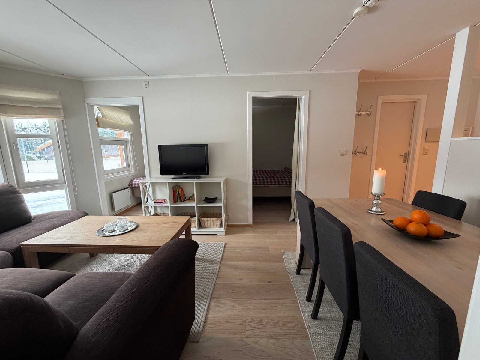 Fra stuen er det direkte adkomst til to rom - i dag innredet som to soverom. Galleribilde