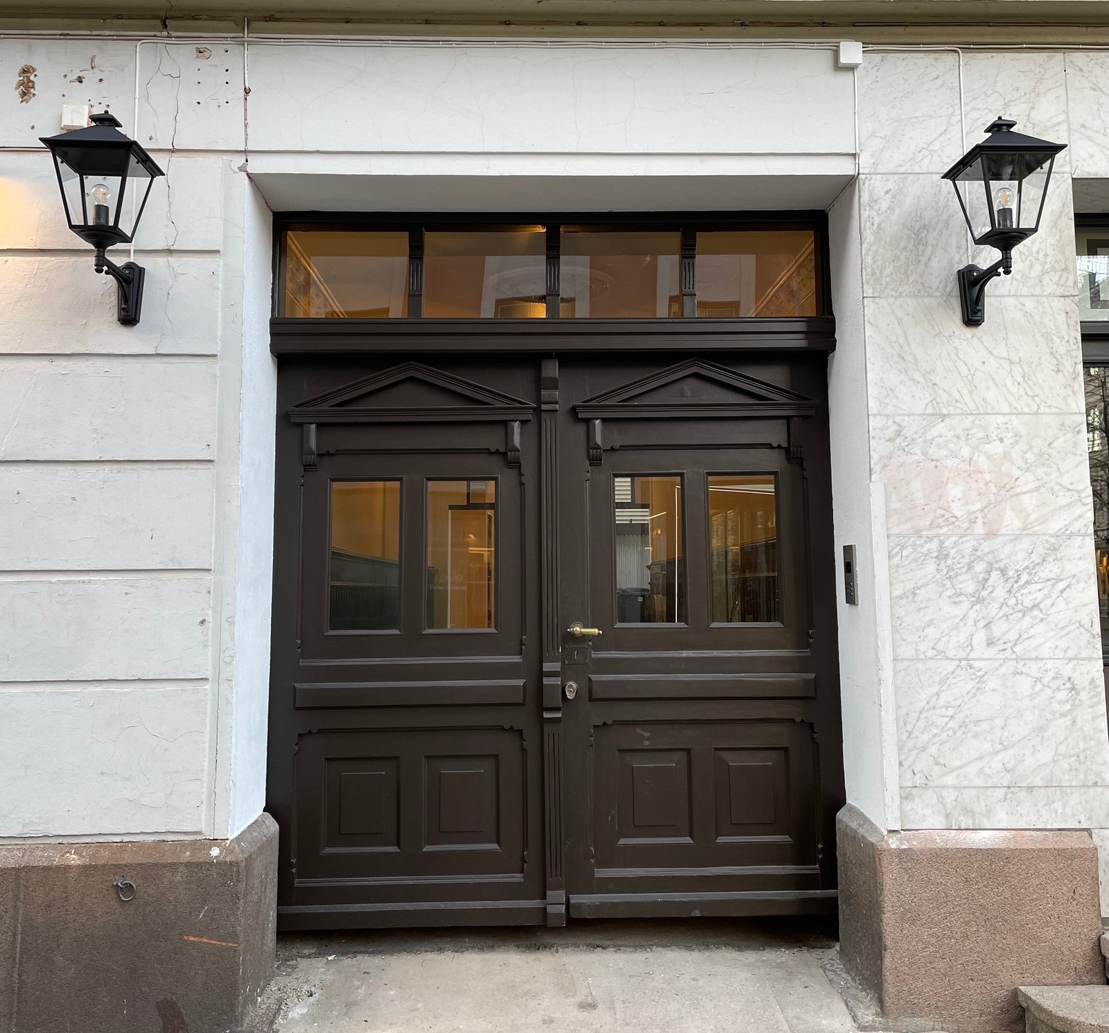 Dør inn til port rom Galleribilde