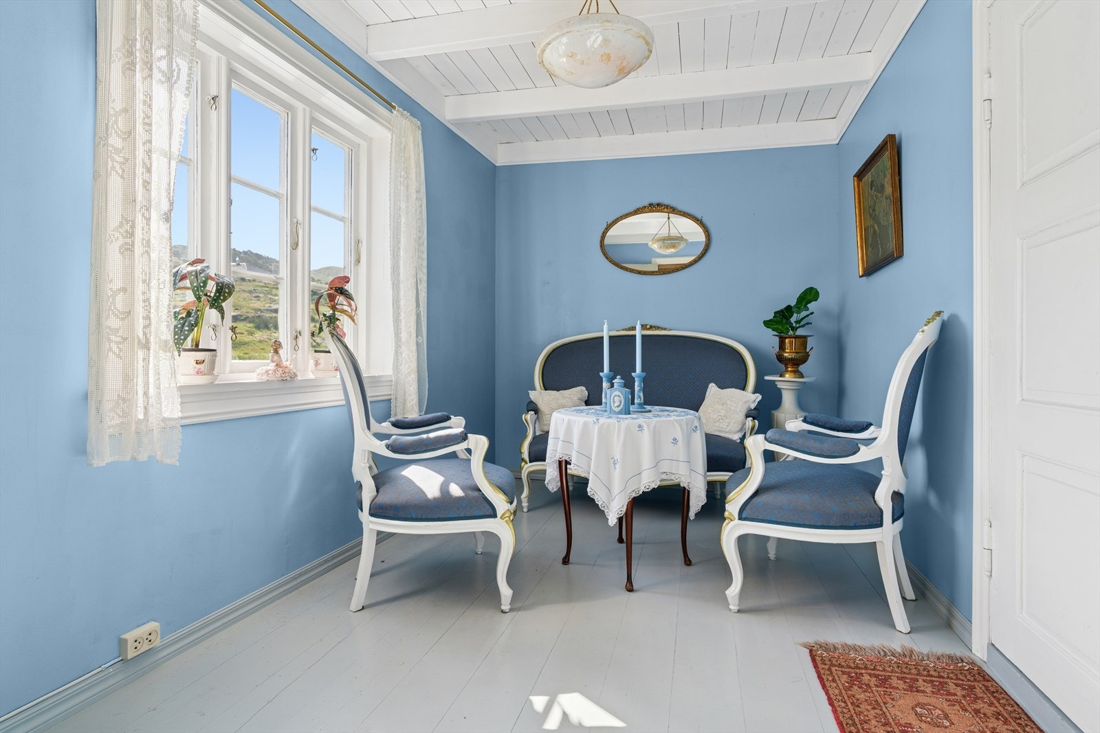 Rom som opprinnelig var beskrevet som kammers/soverom. Brukt som stue i dag, kan brukes som soverom eller kontor. Galleribilde