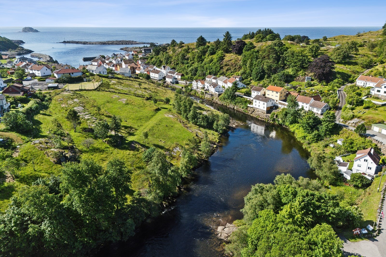 Området byr på flotte turmuligheter og nærhet til naturen, med kystlandskapet rett i nærheten. Galleribilde