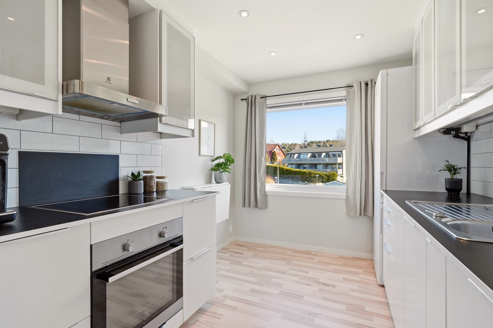 Egen plass til frokostbord på kjøkkenet. Galleribilde