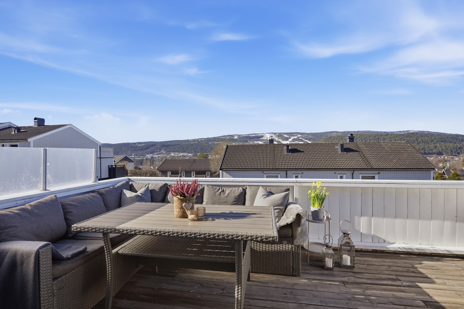 Her sitter du usjenert og solfylt til. Galleribilde