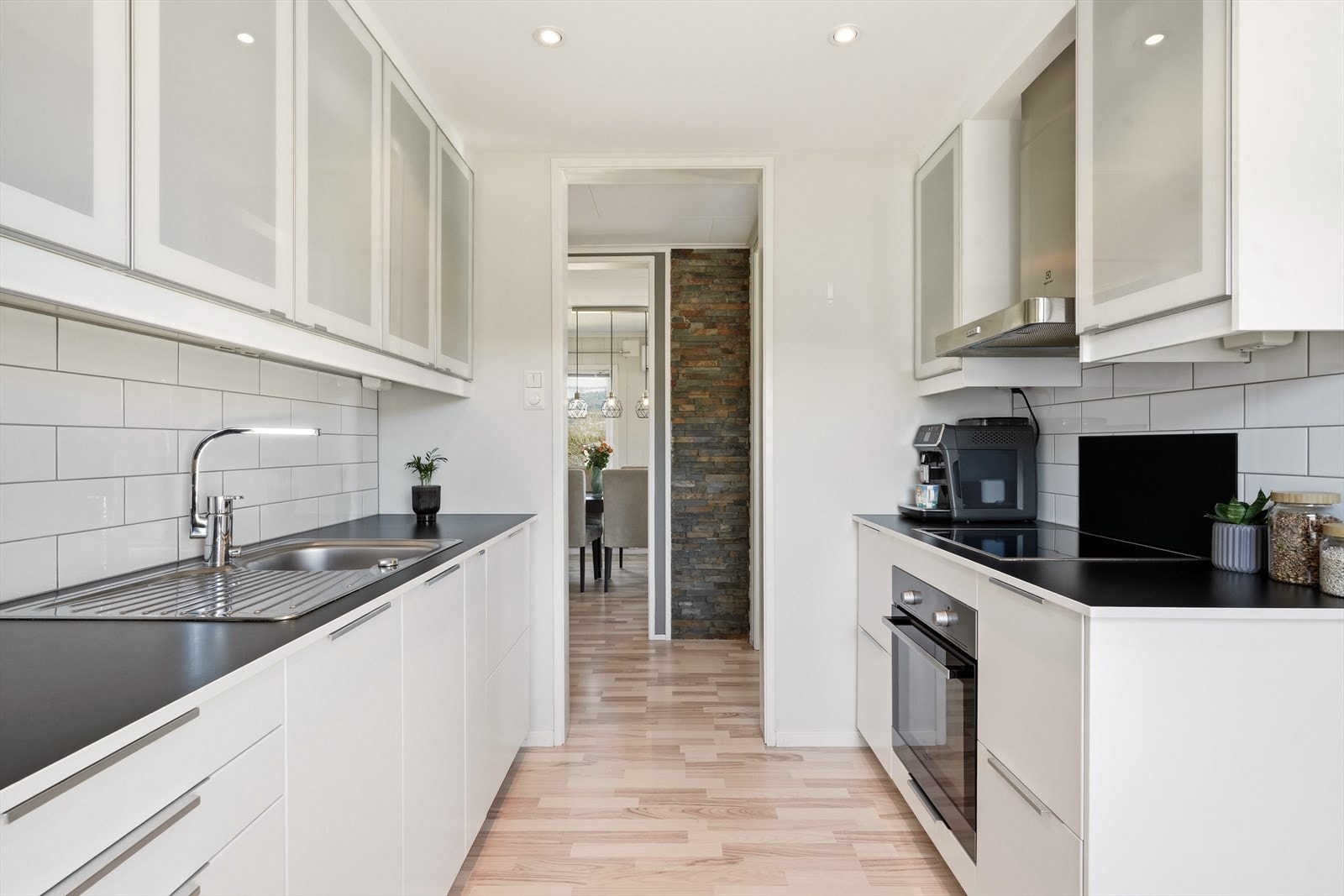 Videre inn er det eget kjøkkenrom. Galleribilde