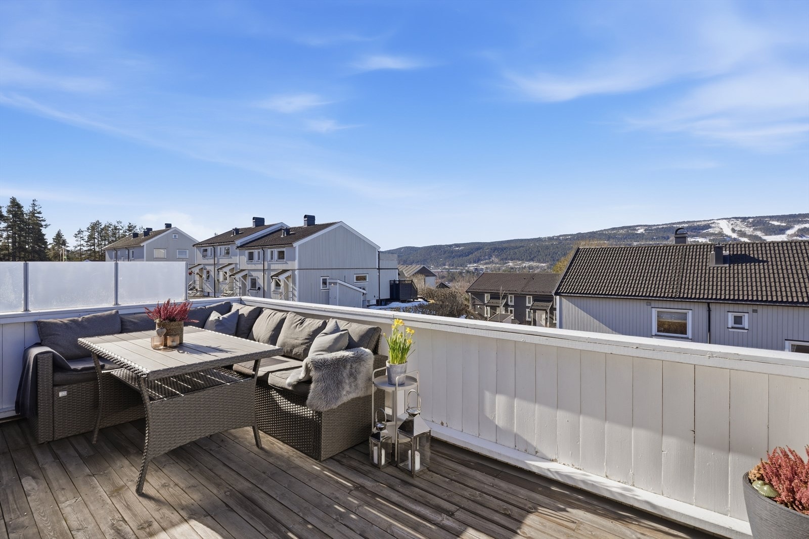 Rikelig med plass til utemøbler. Galleribilde