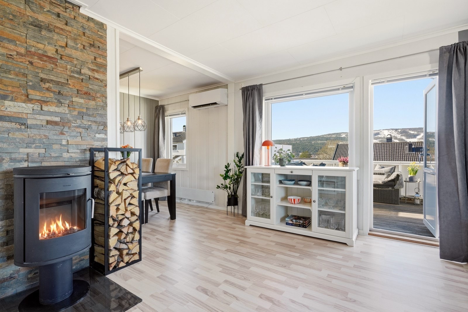 Ut for stuen har du en romslig balkong. Galleribilde