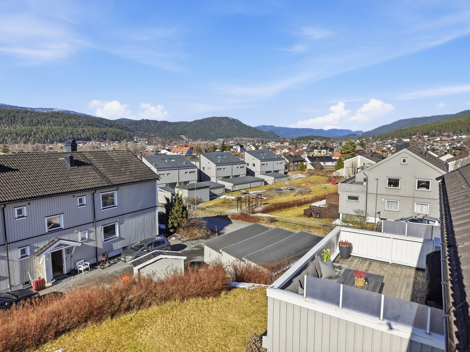 Utsikten oppover Numedalen og nærområdet. Galleribilde