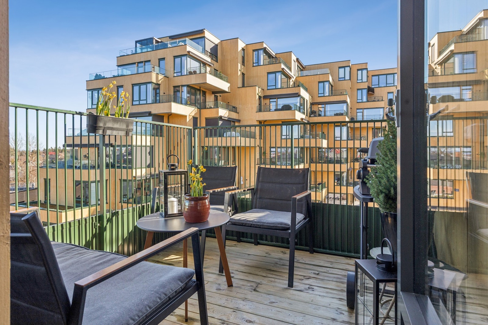Gotaasalleen 17 er en lys og moderne 2-roms selveierleilighet beliggende i byggets 5. etasje med herlige lysforhold. Galleribilde