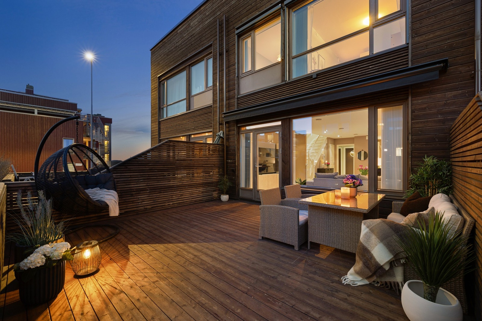 EiendomsMegler 1 v/Frank Robert Bae har gleden av å presentere et moderne og innholdsrikt rekkehus i rolige og familievennlige
omgivelser på Grilstad Park. Galleribilde