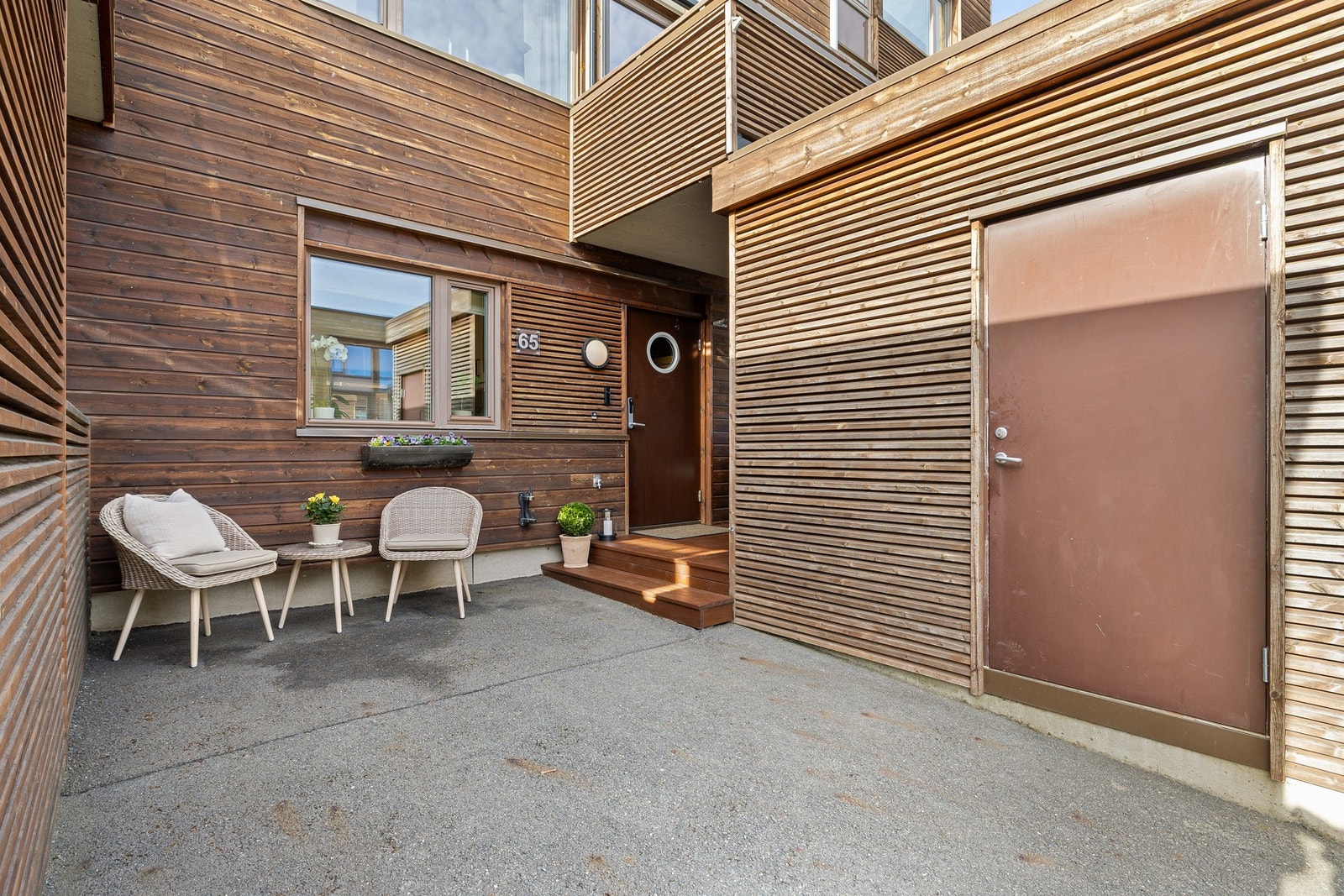 I tilknytning til inngangspartiet finner du den eksterne sportsboden på ca. 6 kvm. Galleribilde