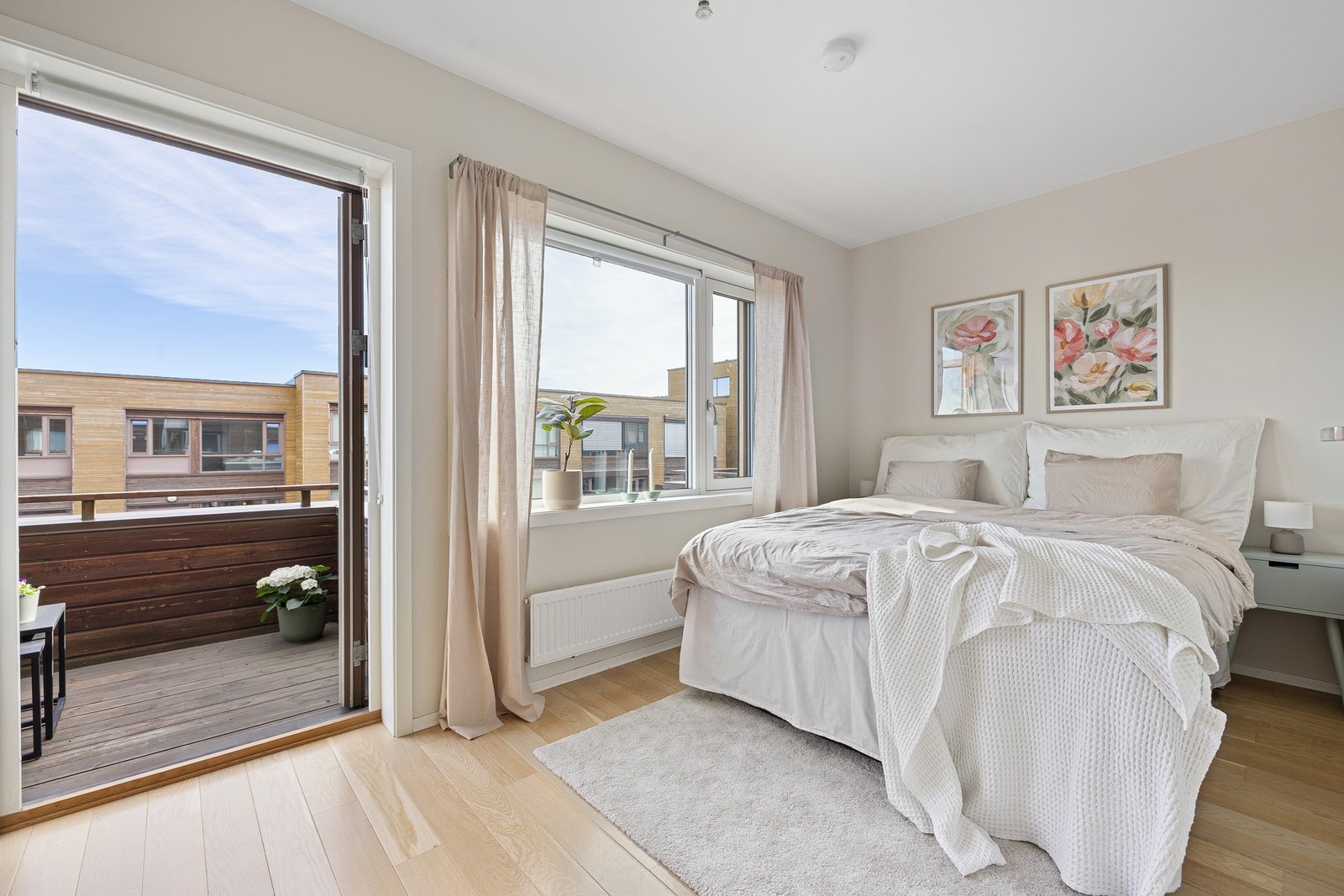 Fra soverommet har du direkte utgang til en herlig frokostbalkong. Galleribilde