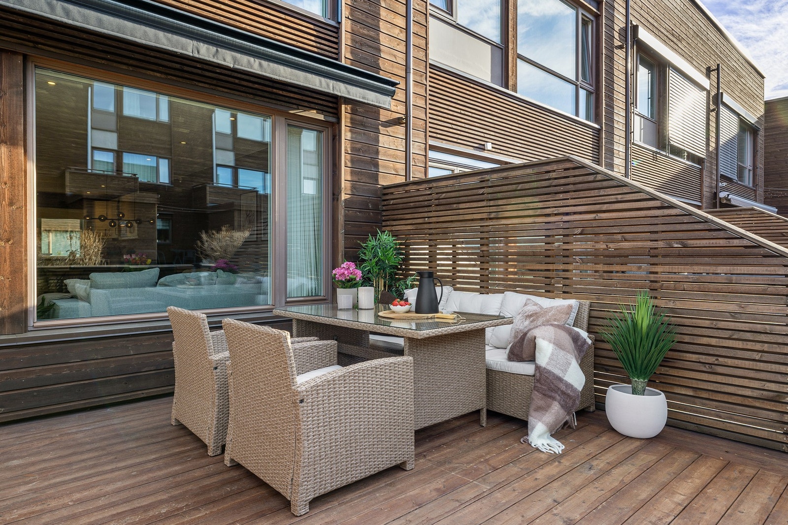 Det er god plass til utemøblement og grill e.l. Galleribilde