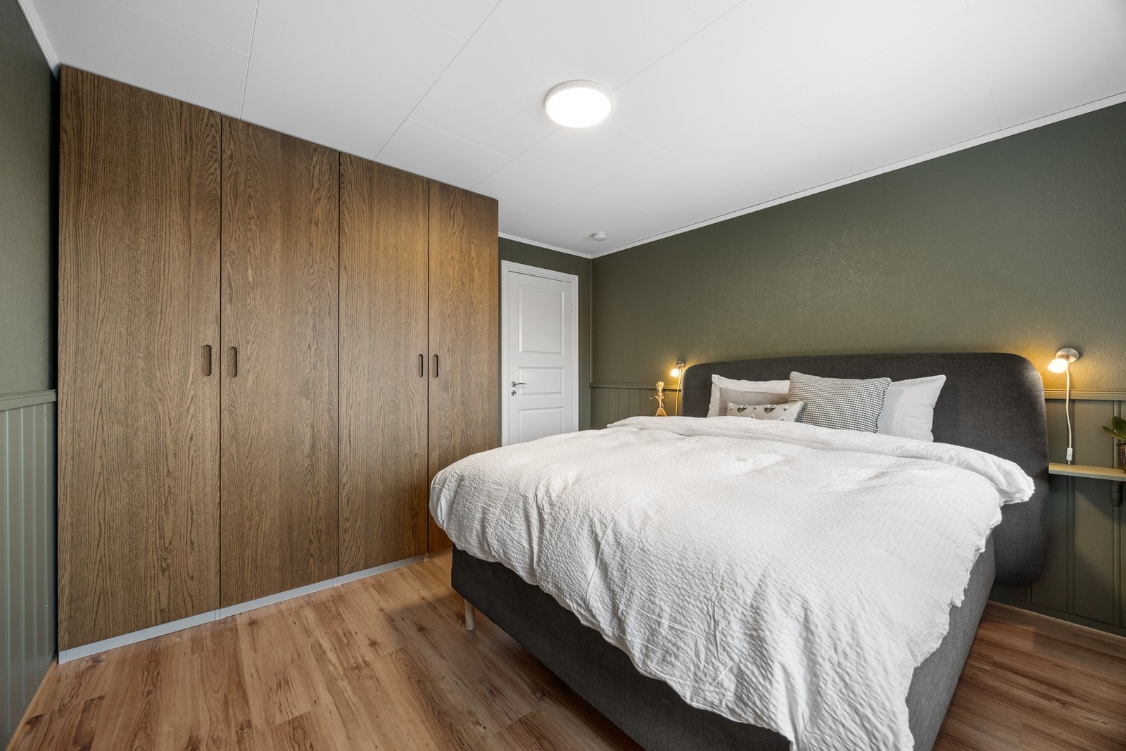 Det er god plass til garderobeløsning på soverommet. Galleribilde