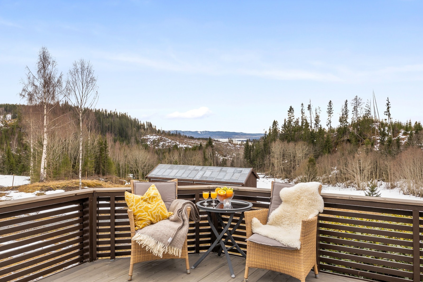 Fra terrassen kan man nyte vid utsikt! Galleribilde