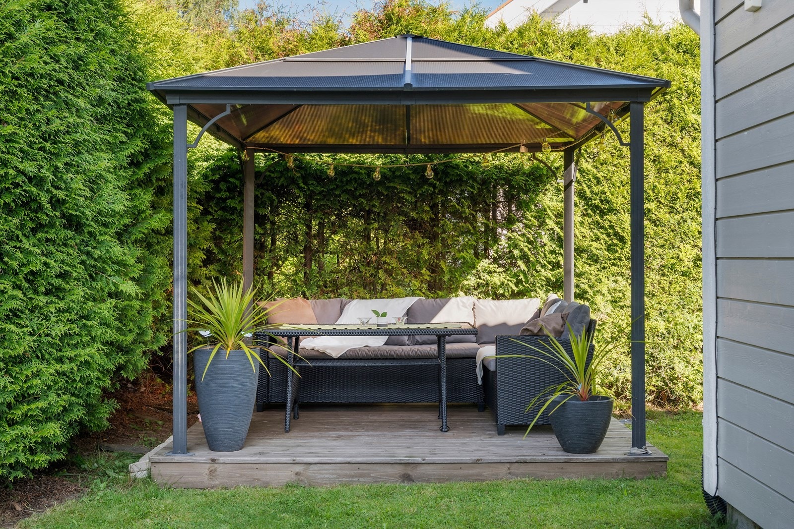 Koselig hagestue perfekt for lange sommerkvelder. Galleribilde