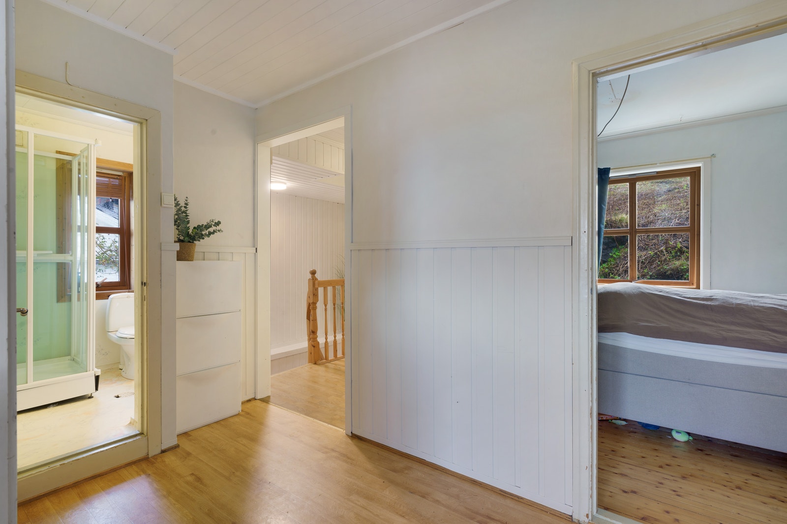 Gang i hovedetasjen med enkel adkomst til bad og soverom. Galleribilde