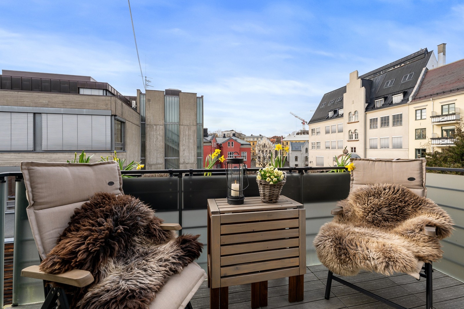 Sol på sommeren ca.13:00 og går ned ca. 21:00. Galleribilde