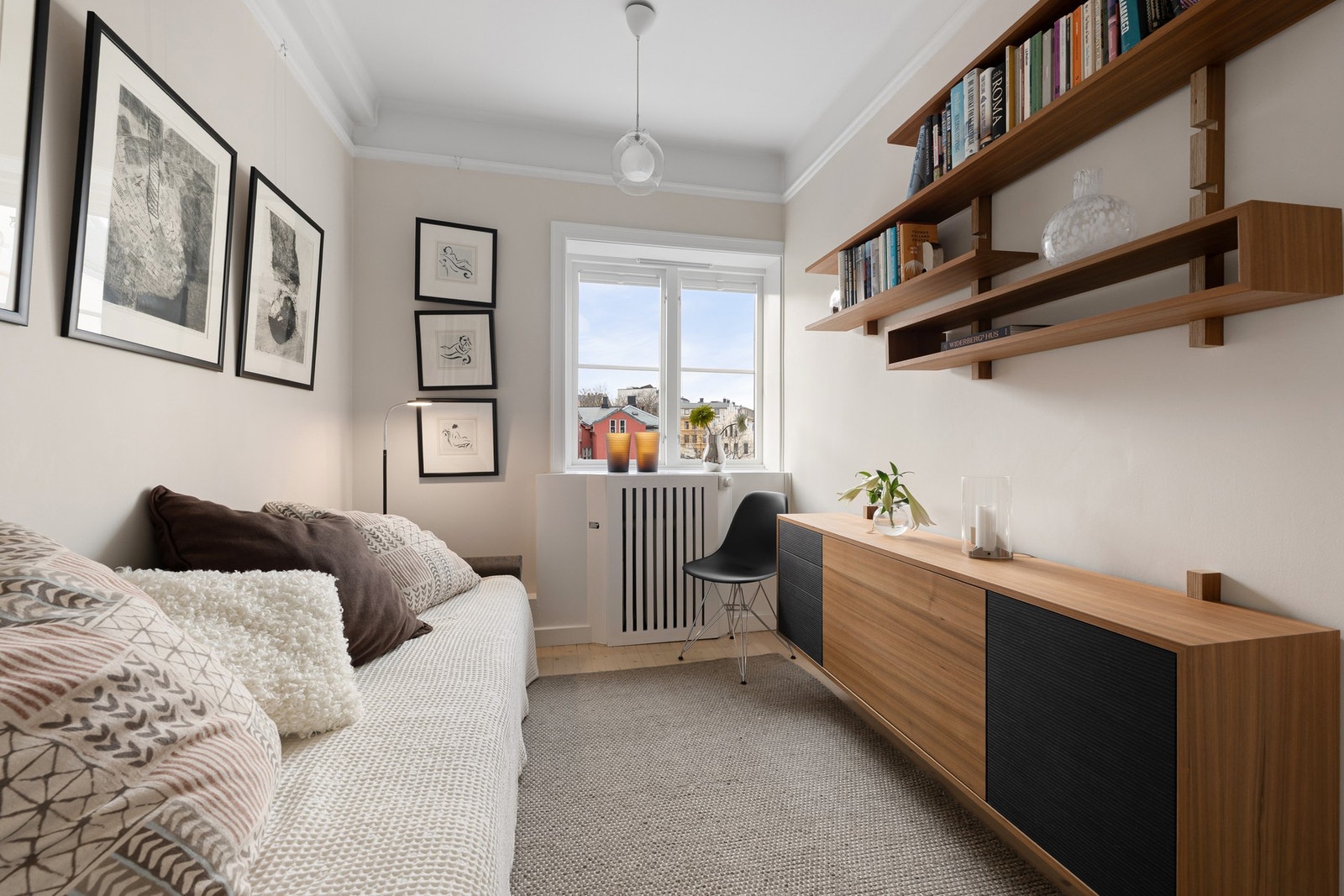 Soveromsgulvet ble slipt og lakkert i 2022. Galleribilde