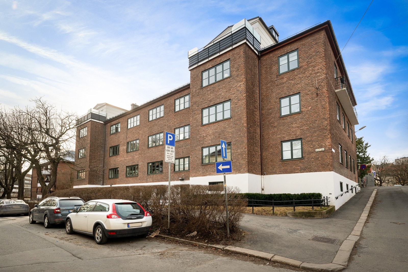 Veldrevet AS med hyggelig bakhage. Galleribilde