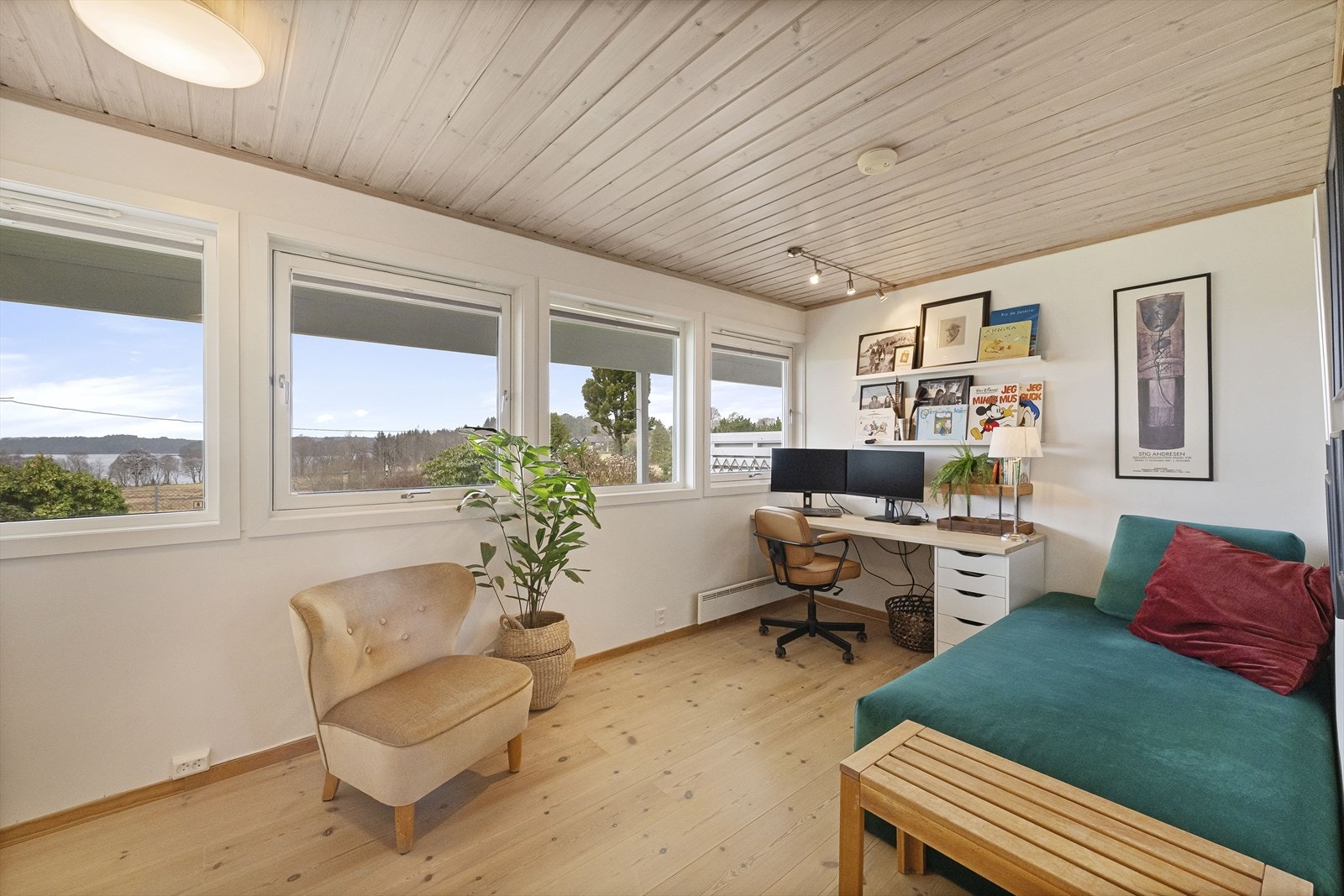 Stort soverom. Dette er 2 soverom som er slått sammen Galleribilde