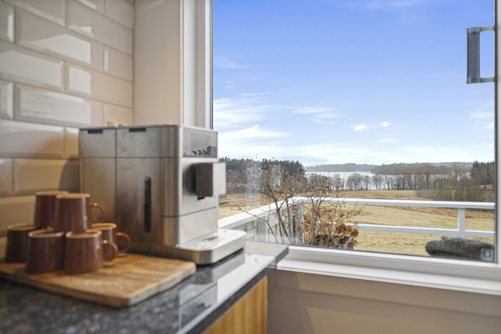 Utsikt fra kjøkken Galleribilde