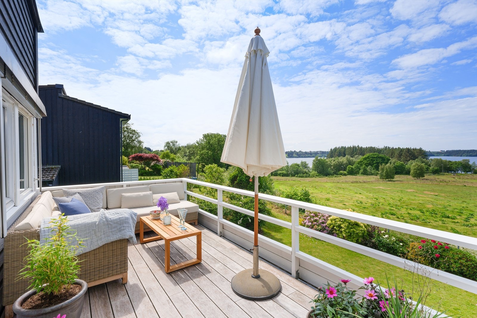 Nyere utvidet altan i 2. etasje Galleribilde