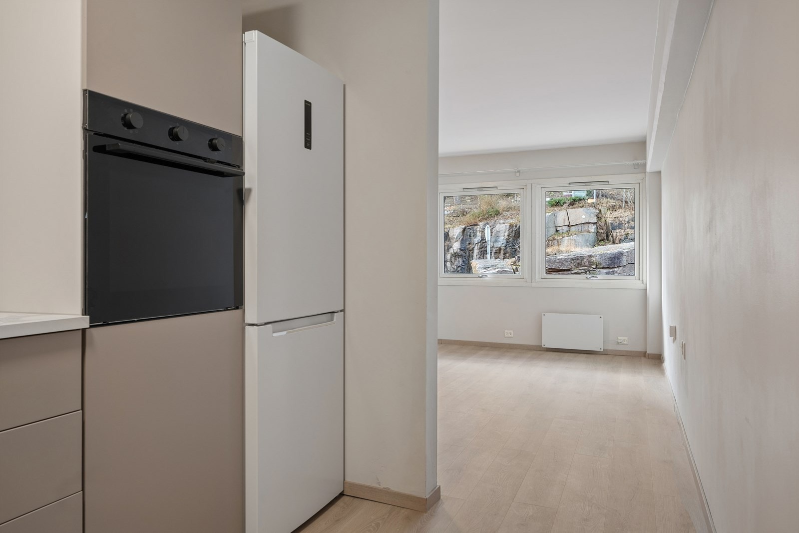 Kjøkkenet fra IKEA ble installert i 2026 og har integrert stekeovn og induksjonstopp. Galleribilde