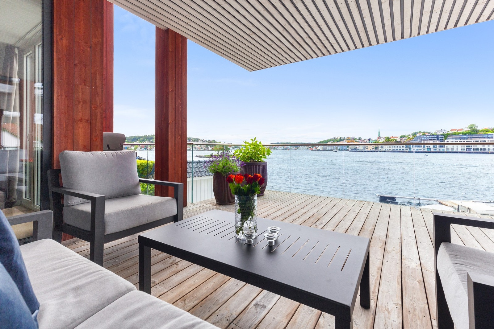 Verandaen deles enkelt opp i flere soner. Galleribilde