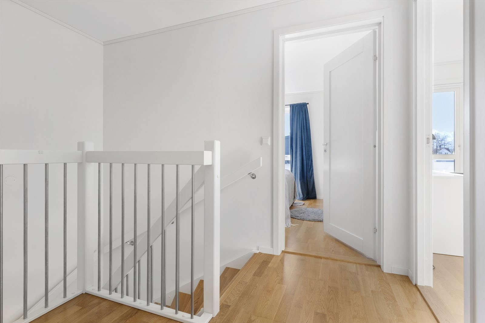 I denne etasjen er det tre soverom, bad og bod - i tillegg til en solrik veranda mot sør. Galleribilde