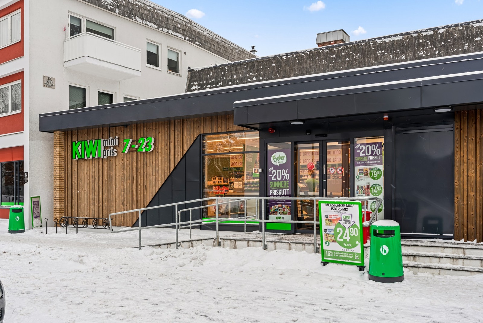 Dagligvarehandelen kan gjøres ved bl.a. KIWI, Rema 1000 og Meny. Alle ligger i gangavstand fra boligen. Galleribilde