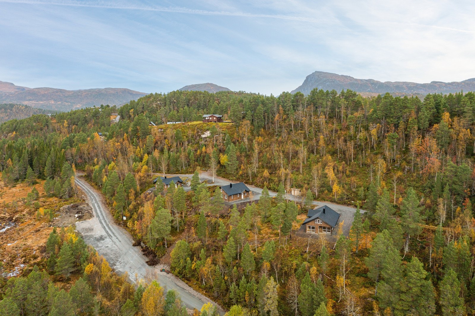 Fra hytta er det umiddelbar nærhet til preparerte skiløyper vinters tid. Løypene går fra ca 150 moh, og opp til ca 400 - 500 moh, helt til den velkjente Steinhytta. Galleribilde