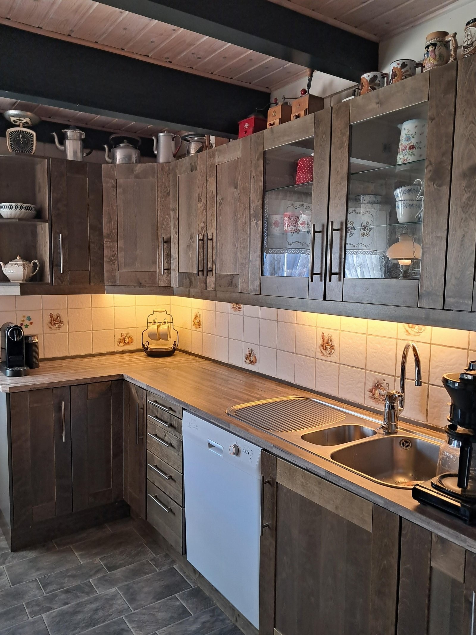 Mye skap- og benkeplass Galleribilde